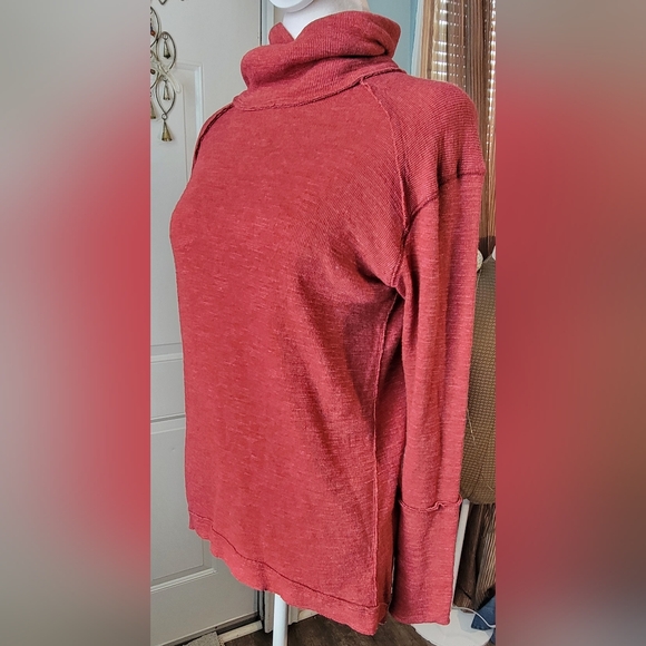 Free People We The Free Split Back Chunky Turtleneck Womens XS Rusty Brick Boho - Picture 2 of 12